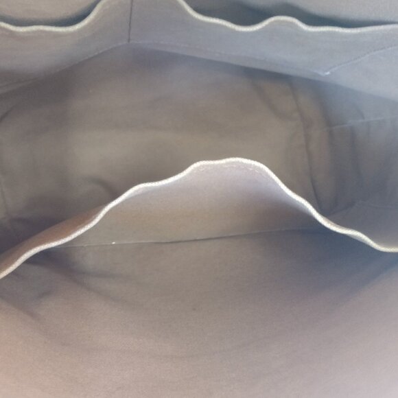 DISCONTINUED Louis Vuitton Totally MM in Monogram - Picture 7 of 15